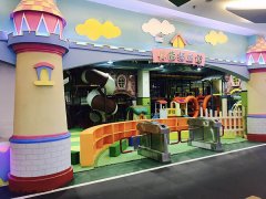 室內(nèi)兒童游樂場規(guī)劃設(shè)計比服裝區(qū)更吸引消費