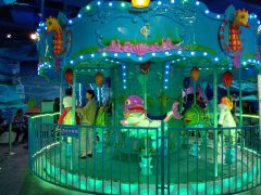 國慶節(jié)假期體驗龍之盈游樂設(shè)備廠家生產(chǎn)的海洋轉(zhuǎn)馬