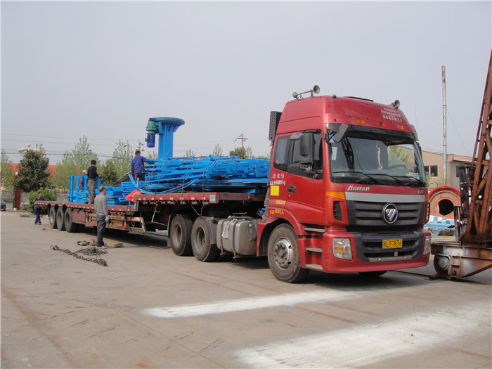 游樂(lè)設(shè)備裝車圖