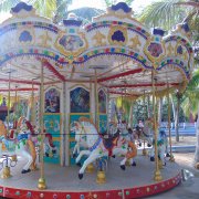 兒童旋轉(zhuǎn)木馬上傳動與下傳動有什么分別？