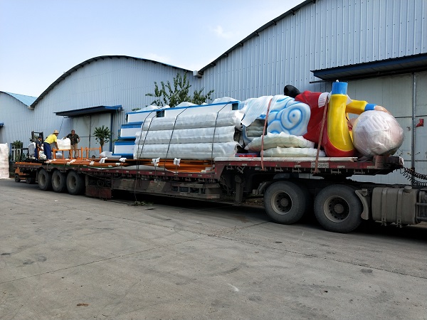 新疆客戶花果山漂流、豪華轉(zhuǎn)馬等游樂設(shè)備今日發(fā)貨