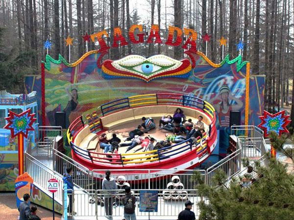 迪斯科轉(zhuǎn)盤(pán)游樂(lè)設(shè)備